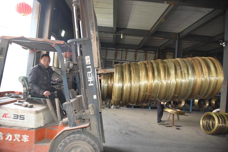 铁丝线材和拔丝镀锌设备的金属制品公司,工厂位于北寺镀锌工业园区,和